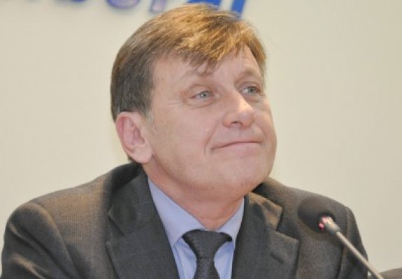 Antonescu: Simplu spus şi anecdotic, mi s-a cerut să-l punem înapoi pe Băsescu